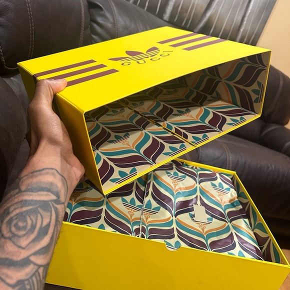 Adidas X Gucci 100% Authentic Empty  Gift Box w/ Handle & Tissue 14" x 11" x 5" - Picture 4 of 5